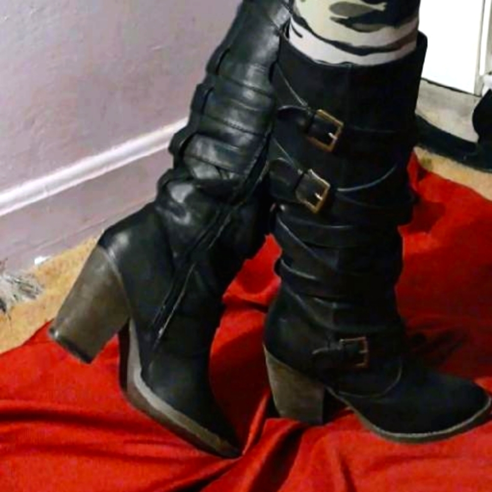 Whin High Healed Buckle boots Size 8 M Great condition and comfortable.